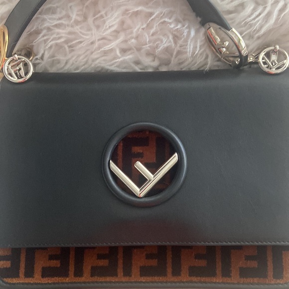 Authentic Fendi Kan I logo leather bag - Picture 2 of 9